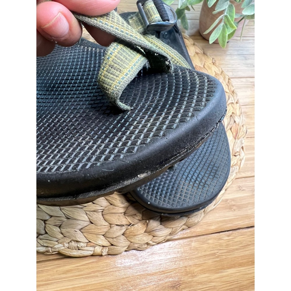 Chaco Yampa~Toe Loop Strappy Outdoor Water Sandals~mens 8 olive green *FLAW* - Picture 6 of 7